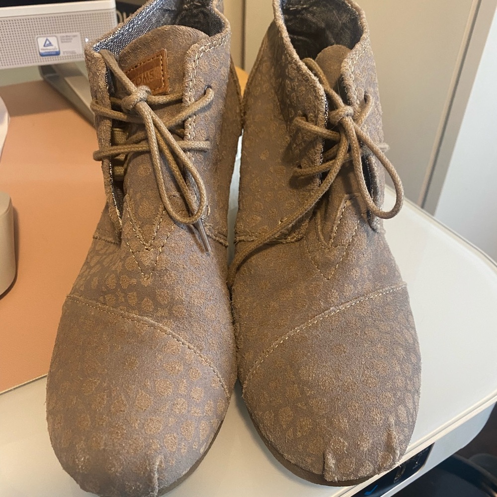 Vintage Tom’s size 8.5 wedge sneakers